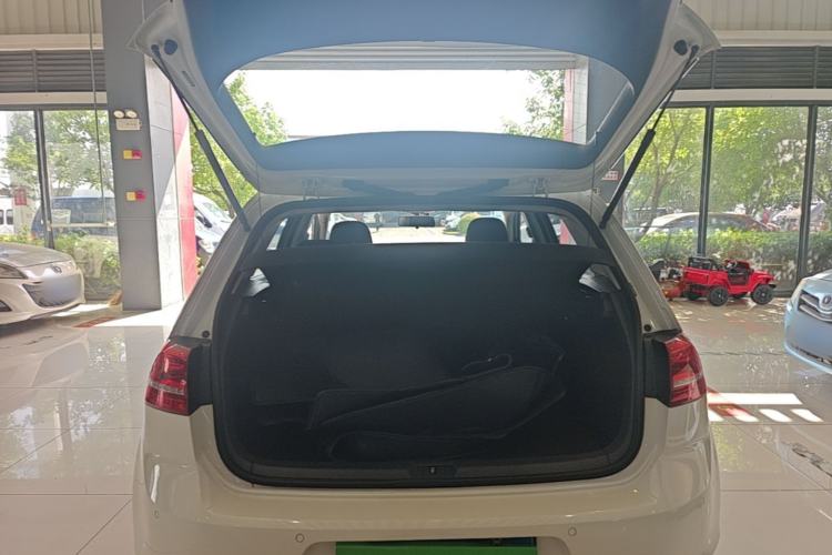 Used Volkswagen Golf 2016 1.6L Automatic Fashion Model Trunk