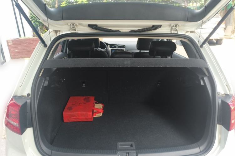 Used Volkswagen Golf 2016 1.6L Automatic Fashion Model Trunk
