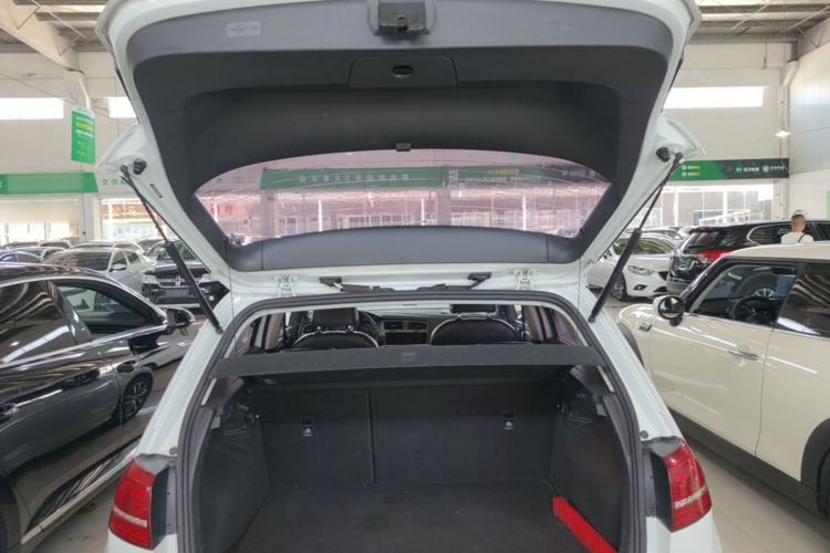 Used Volkswagen Golf 2016 230TSI Automatic Luxury Version Trunk