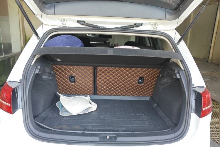 Used Volkswagen Golf 2016 230TSI Manual Comfort Version Trunk