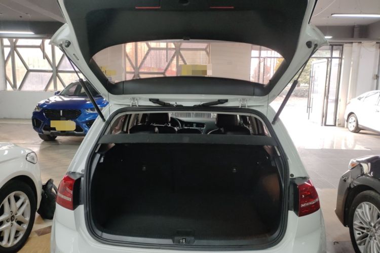 Used Volkswagen Golf 2016 1.6L Automatic Fashion Model Trunk