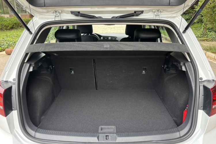 Used Volkswagen Golf 2016 230TSI Automatic Luxury Version Trunk