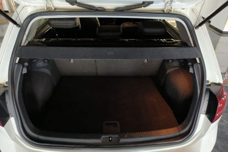 Used Volkswagen Golf 2016 1.6L Automatic Comfort Model Trunk