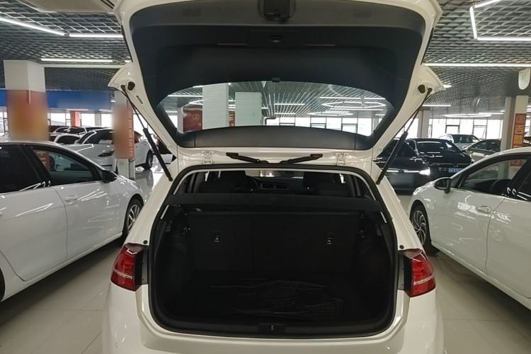 Used Volkswagen Golf 2016 1.6L Automatic Comfort Model Trunk