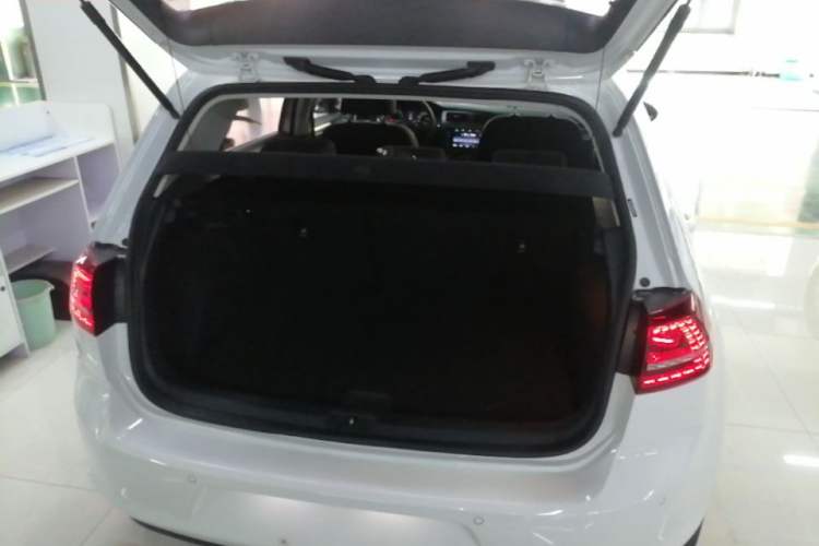 Used Volkswagen Golf 2016 1.6L Automatic Comfort Model Trunk