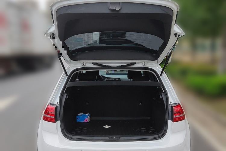 Used Volkswagen Golf 2016 1.6L Automatic Fashion Model Trunk