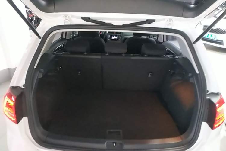 Used Volkswagen Golf 2016 1.6L Automatic Comfort Model Trunk