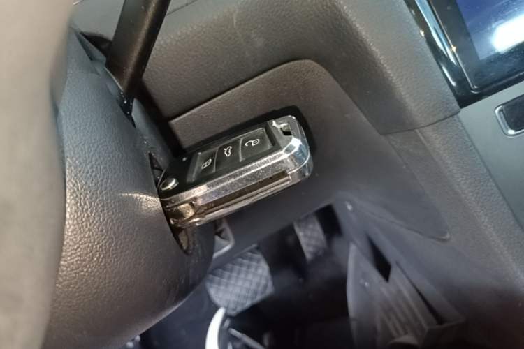 Used Volkswagen Golf 2016 1.6L Automatic Fashion Model Vehicle Key