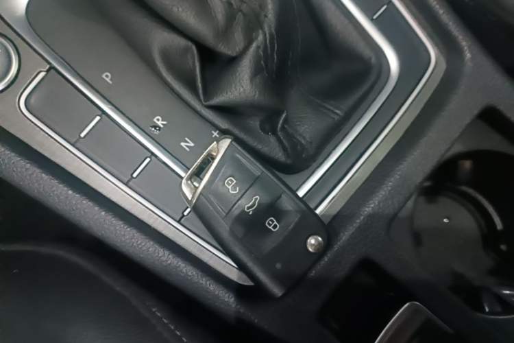 Used Volkswagen Golf 2016 230TSI Automatic Luxury Version Vehicle Key