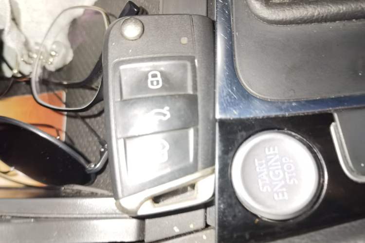 Used Volkswagen Golf 2016 1.4TSI Automatic R-Line Vehicle Key