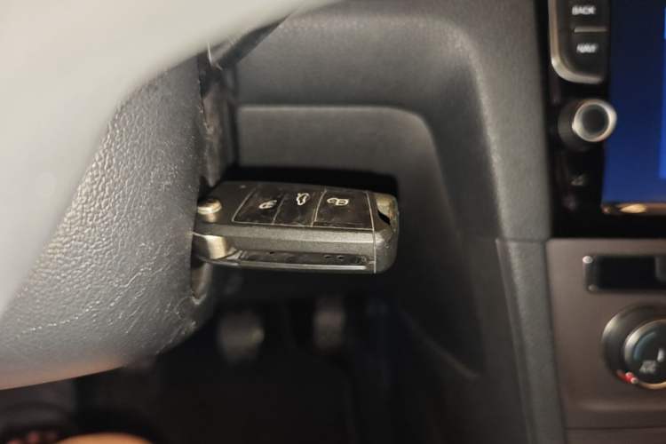 Used Volkswagen Golf 2016 1.6L Manual Fashion Edition Vehicle Key