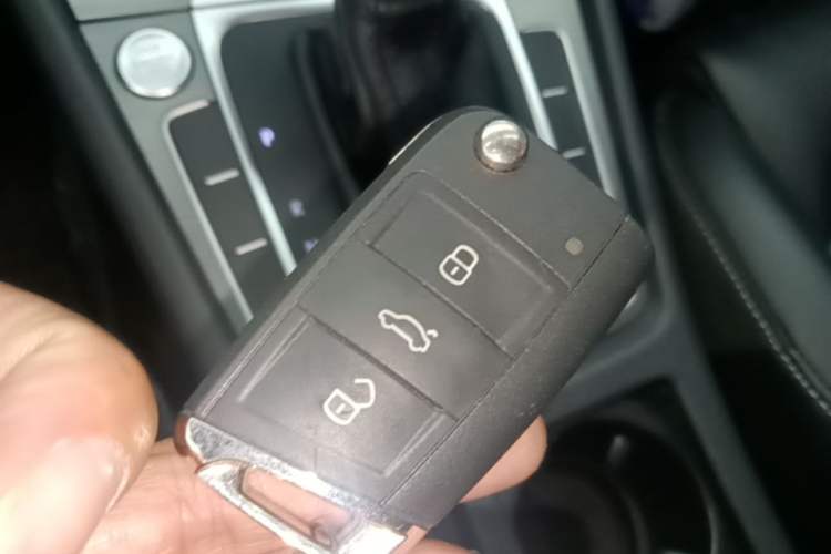 Used Volkswagen Golf 2016 230TSI Automatic Luxury Version Vehicle Key
