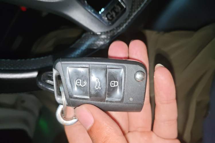 Used Volkswagen Golf 2016 1.6L Automatic Fashion Model Vehicle Key