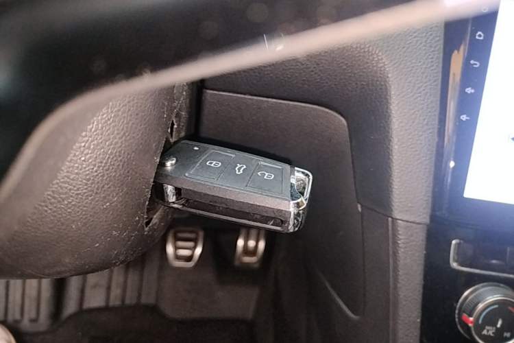 Used Volkswagen Golf 2016 1.4TSI Manual R-Line Vehicle Key