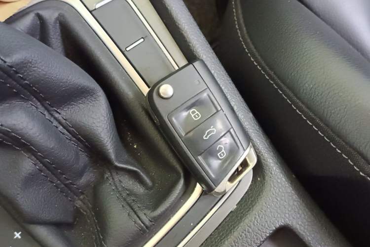 Used Volkswagen Golf 2016 230TSI Automatic Luxury Version Vehicle Key