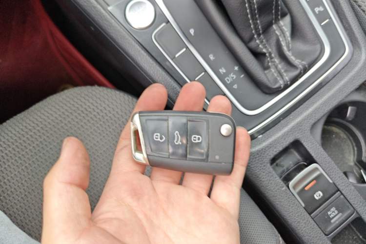 Used Volkswagen Golf 2016 230TSI Automatic Luxury Version Vehicle Key