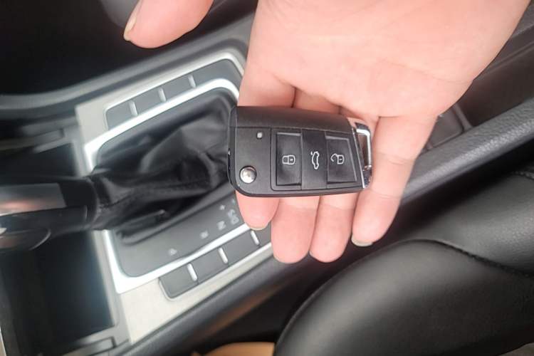 Used Volkswagen Golf 2016 230TSI Automatic Comfort Version Vehicle Key