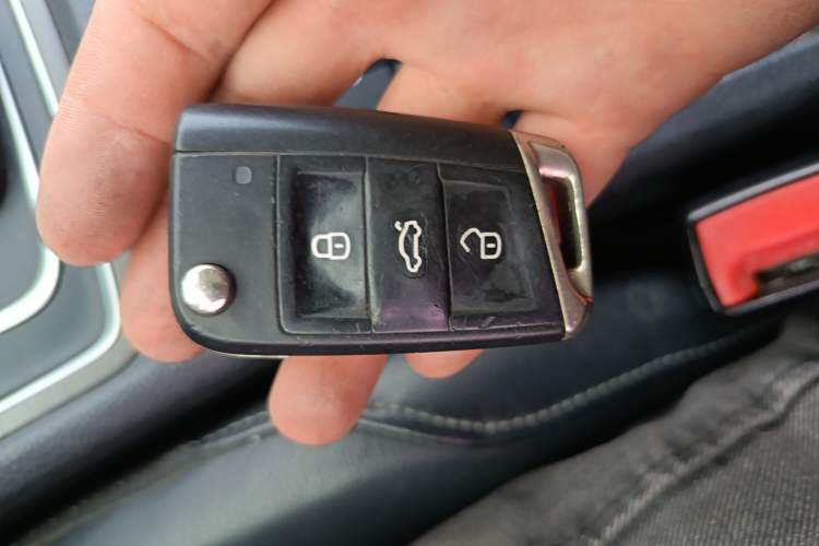 Used Volkswagen Golf 2016 230TSI Automatic Luxury Version Vehicle Key