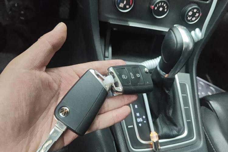 Used Volkswagen Golf 2016 230TSI Automatic Luxury Version Vehicle Key