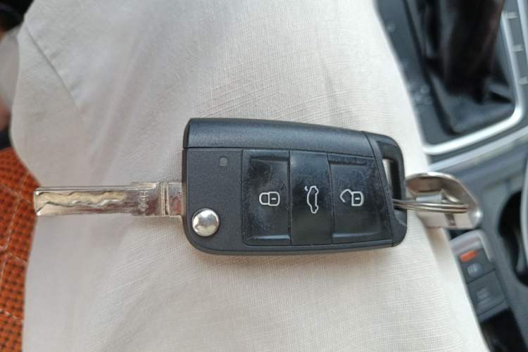 Used Volkswagen Golf 2016 1.6L Automatic Fashion Model Vehicle Key