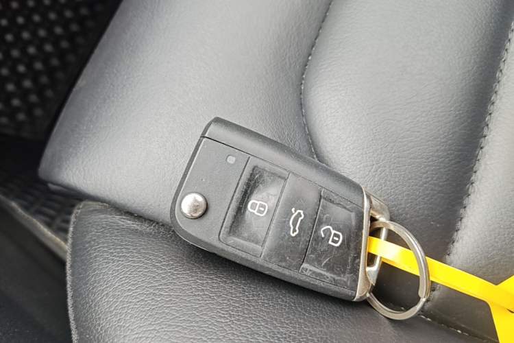 Used Volkswagen Golf 2016 230TSI Automatic Luxury Version Vehicle Key