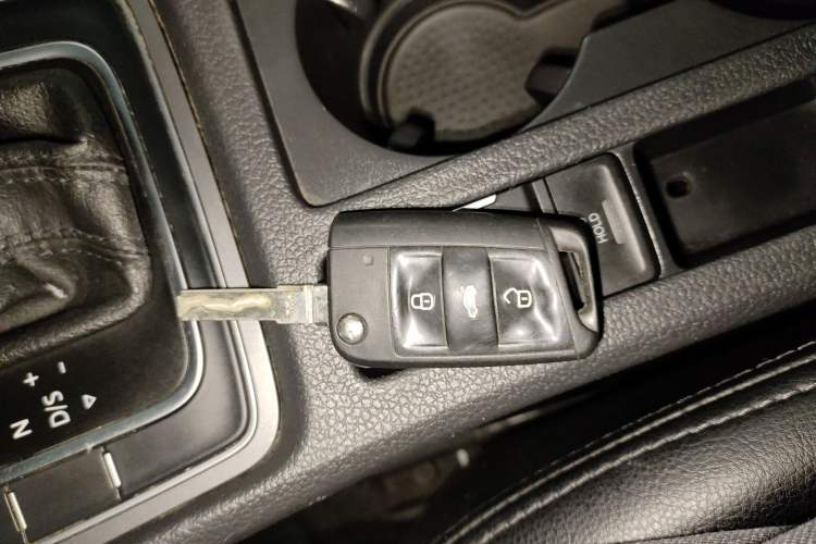 Used Volkswagen Golf 2016 1.6L Automatic Fashion Model Vehicle Key