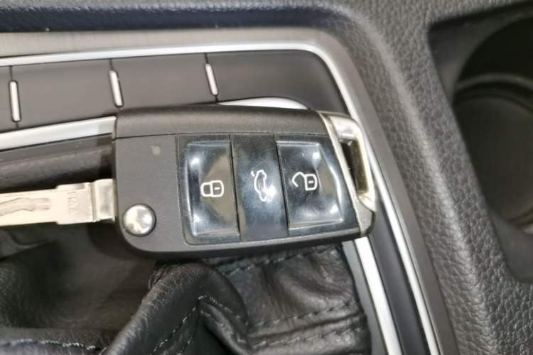 Used Volkswagen Golf 2016 1.6L Automatic Comfort Model Vehicle Key
