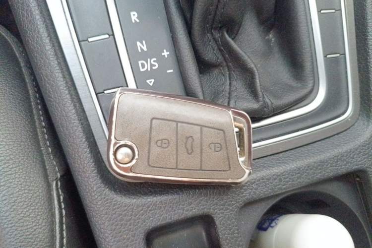 Used Volkswagen Golf 2016 230TSI Automatic Luxury Version Vehicle Key