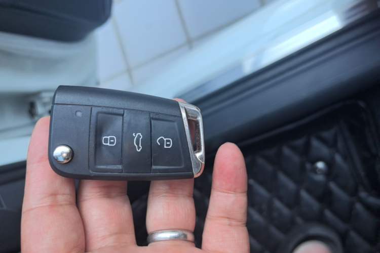 Used Volkswagen Golf 2016 230TSI Automatic Luxury Version Vehicle Key
