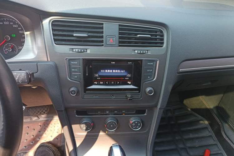 Used Volkswagen Golf 2016 1.6L Automatic Comfort Model Audio And AC Panel