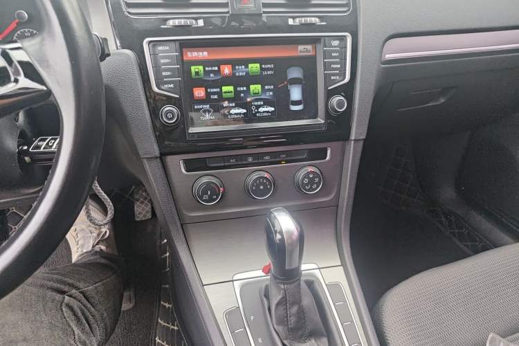 Used Volkswagen Golf 2016 1.6L Automatic Comfort Model Audio And AC Panel