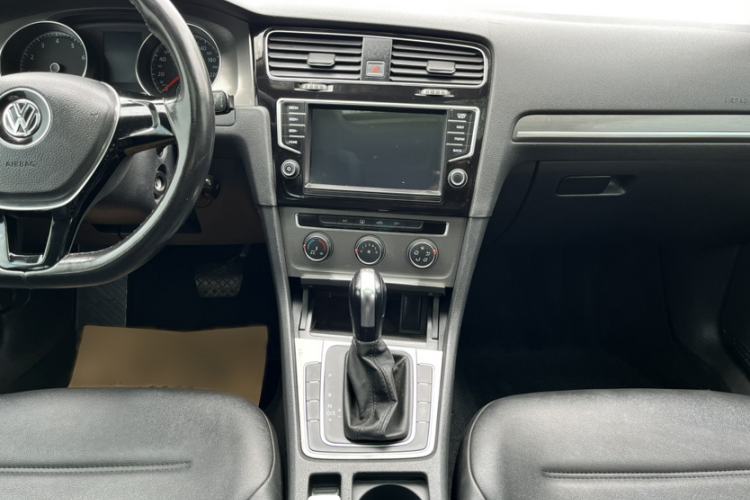 Used Volkswagen Golf 2016 230TSI Automatic Comfort Version Audio And AC Panel