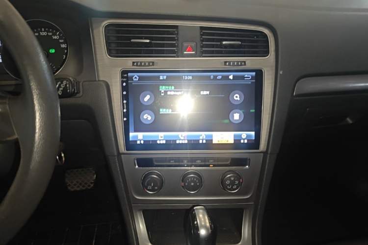 Used Volkswagen Golf 2016 1.6L Automatic Fashion Model Audio And AC Panel