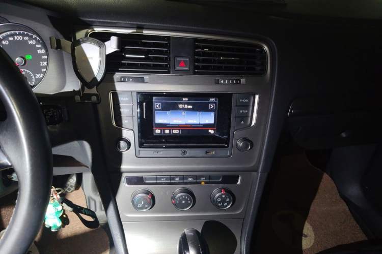 Used Volkswagen Golf 2016 1.6L Automatic Comfort Model Audio And AC Panel
