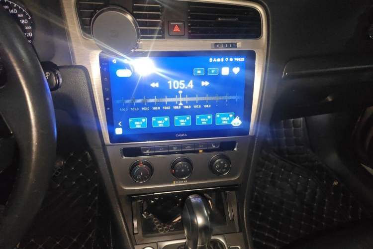 Used Volkswagen Golf 2016 230TSI Automatic Luxury Version Audio And AC Panel