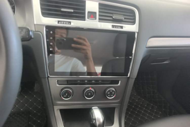 Used Volkswagen Golf 2016 1.6L Automatic Fashion Model Audio And AC Panel