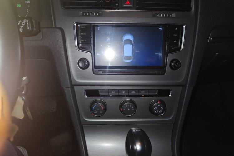 Used Volkswagen Golf 2016 230TSI Automatic Comfort Version Audio And AC Panel