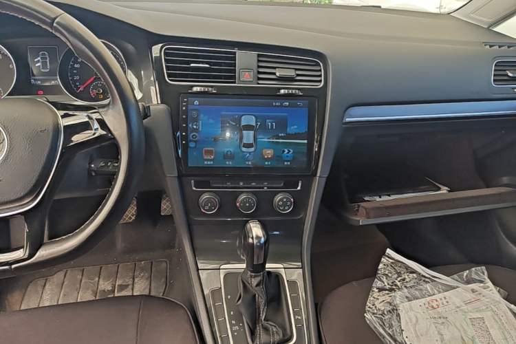 Used Volkswagen Golf 2016 230TSI Automatic Comfort Version Audio And AC Panel