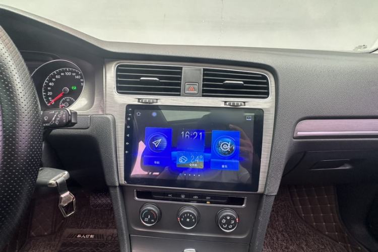 Used Volkswagen Golf 2016 230TSI Automatic Comfort Version Audio And AC Panel