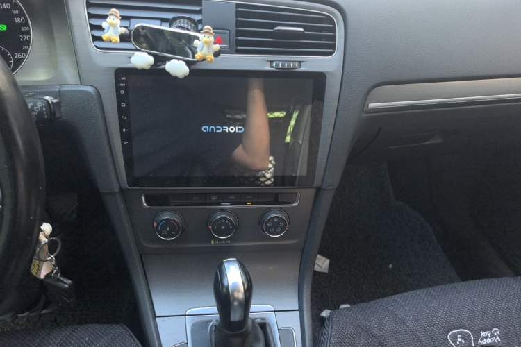 Used Volkswagen Golf 2016 1.6L Automatic Fashion Model Audio And AC Panel
