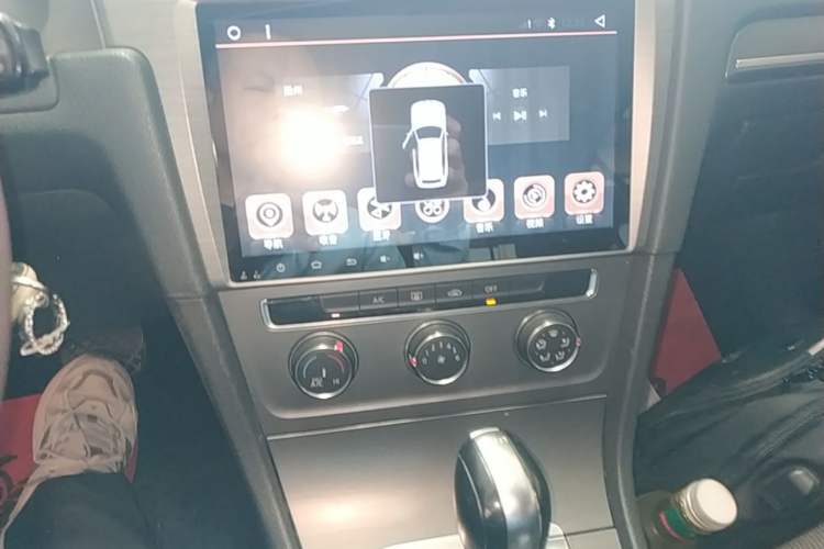 Used Volkswagen Golf 2016 230TSI Automatic Comfort Version Audio And AC Panel