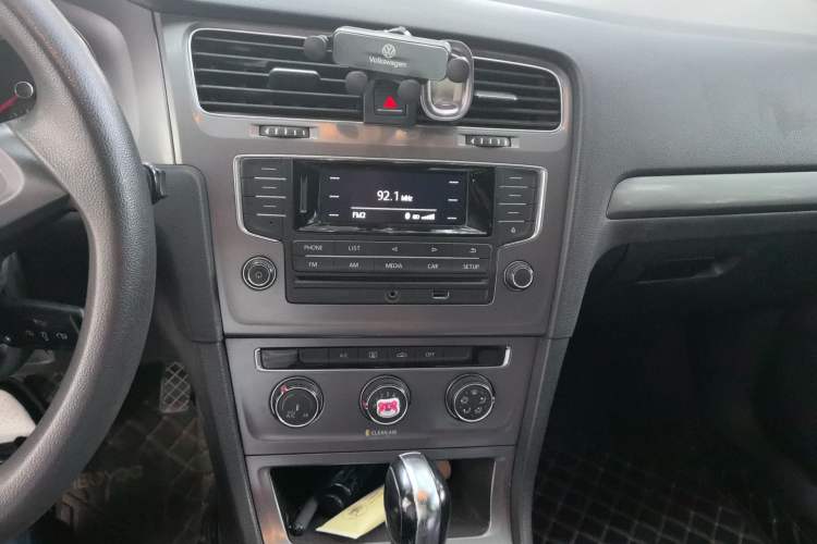 Used Volkswagen Golf 2016 1.6L Automatic Fashion Model Audio And AC Panel
