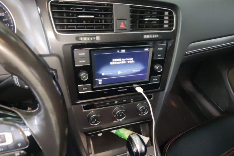 Used Volkswagen Golf 2016 230TSI Automatic Comfort Version Audio And AC Panel