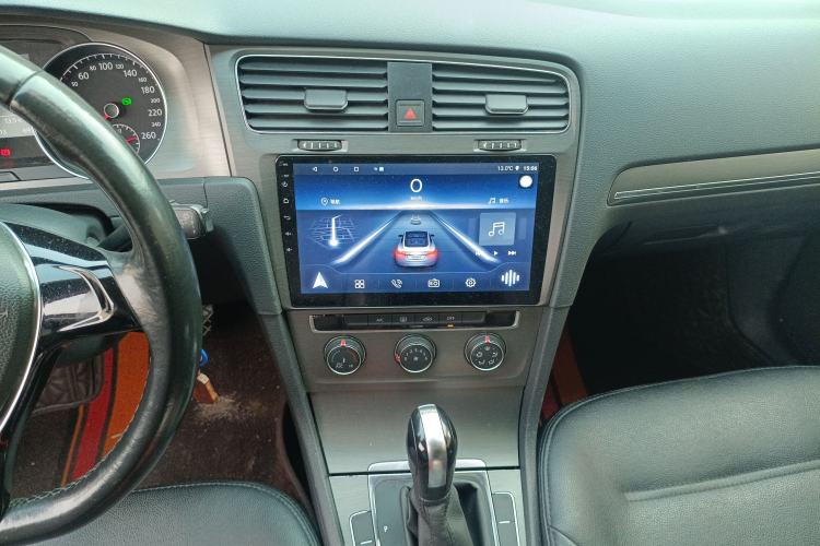 Used Volkswagen Golf 2016 230TSI Automatic Comfort Version Audio And AC Panel
