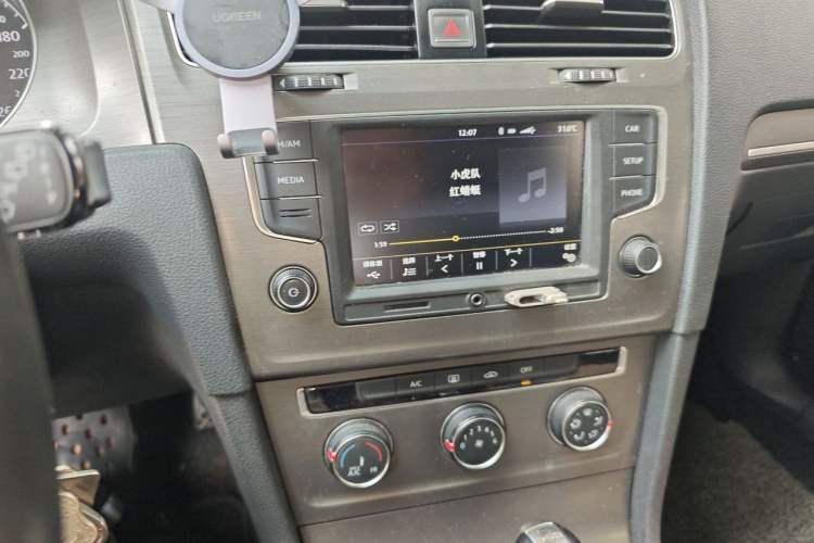 Used Volkswagen Golf 2016 230TSI Automatic Comfort Version Audio And AC Panel