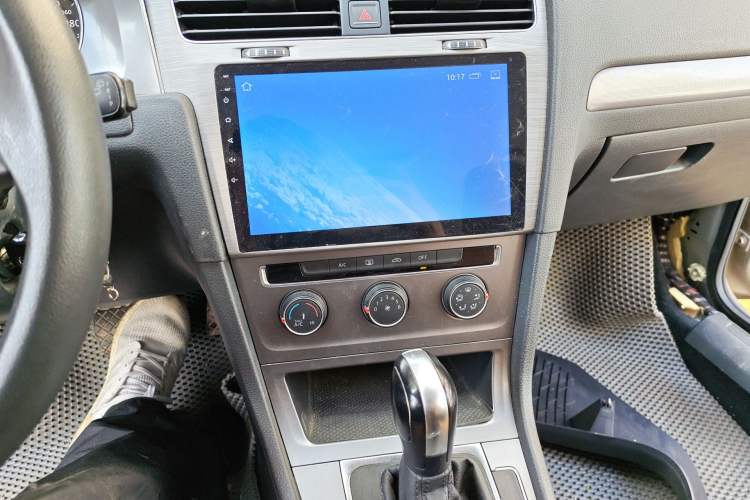 Used Volkswagen Golf 2016 1.6L Automatic Fashion Model Audio And AC Panel