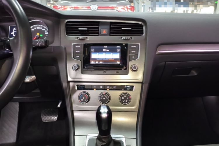 Used Volkswagen Golf 2016 230TSI Automatic Comfort Version Audio And AC Panel