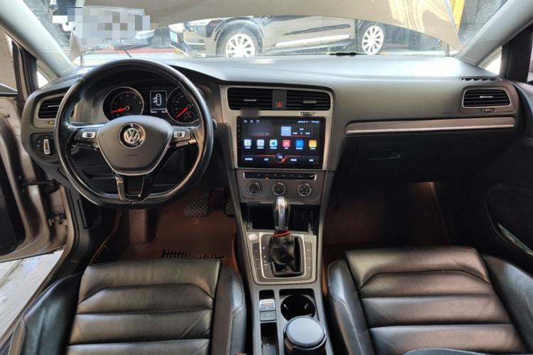Used Volkswagen Golf 2016 230TSI Automatic Luxury Version Center Console