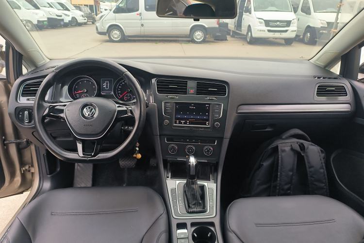 Used Volkswagen Golf 2016 1.6L Automatic Comfort Model Center Console