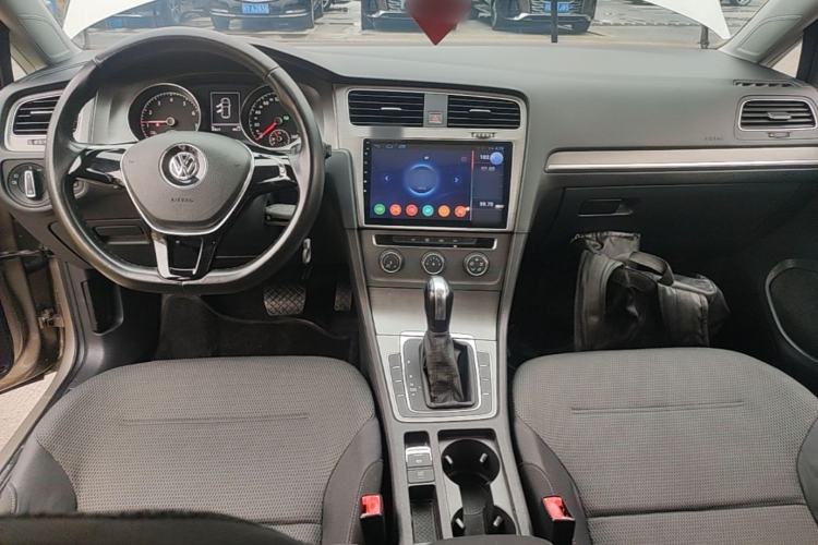 Used Volkswagen Golf 2016 1.6L Automatic Comfort Model Center Console